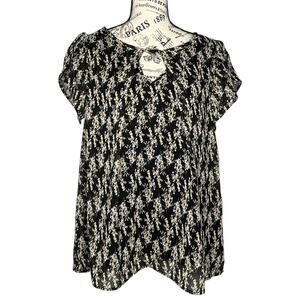 Kaileigh (M) Keyhole Front Flutter Sleeve Fully Lined Short Sleeve Blouse Top